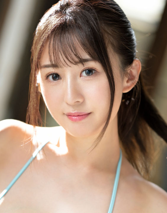Momoka Kagura (神乐桃果) Profile Photo